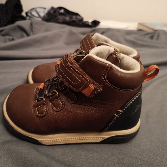 Eddie Bauer baby shoes size 6 - Picture 1 of 9